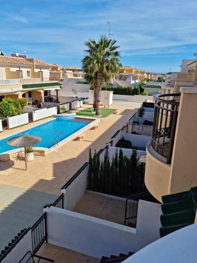 Agradable Adosado Con Piscina Villa Ciudad Quesada Luaran gambar