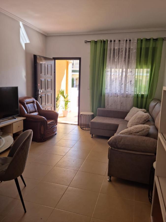 Agradable Adosado Con Piscina Villa Ciudad Quesada Luaran gambar