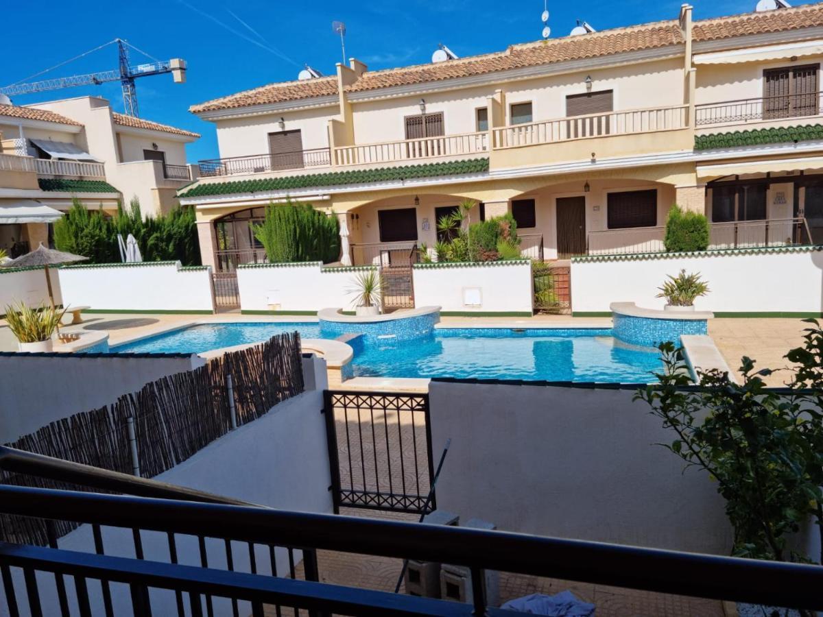 Agradable Adosado Con Piscina Villa Ciudad Quesada Luaran gambar