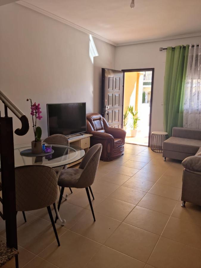 Agradable Adosado Con Piscina Villa Ciudad Quesada Luaran gambar