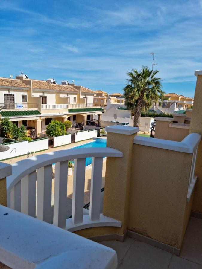 Agradable Adosado Con Piscina Villa Ciudad Quesada Luaran gambar